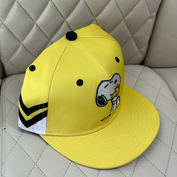 HEADGEAR CLASSICS Fitted Peanuts Snoopy Woodstock
Chevron Yellow Cap 7.5 inches - Picture 7 of 8